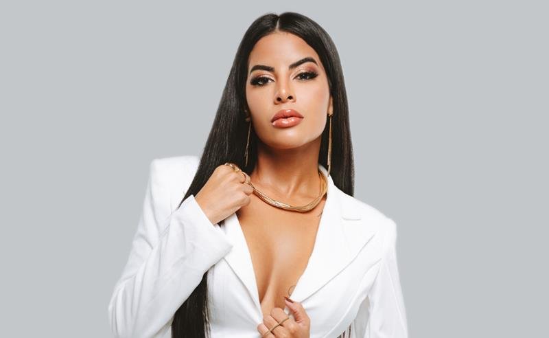 Sarah Reis investe em carreira solo, preparando um novo álbum para o próximo mês