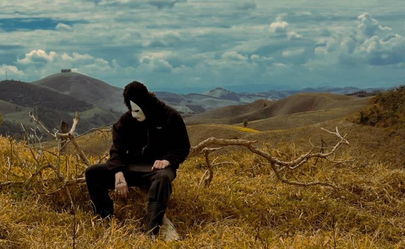 Yu encontra beleza no acaso no luminoso single “CALMARIA 2”